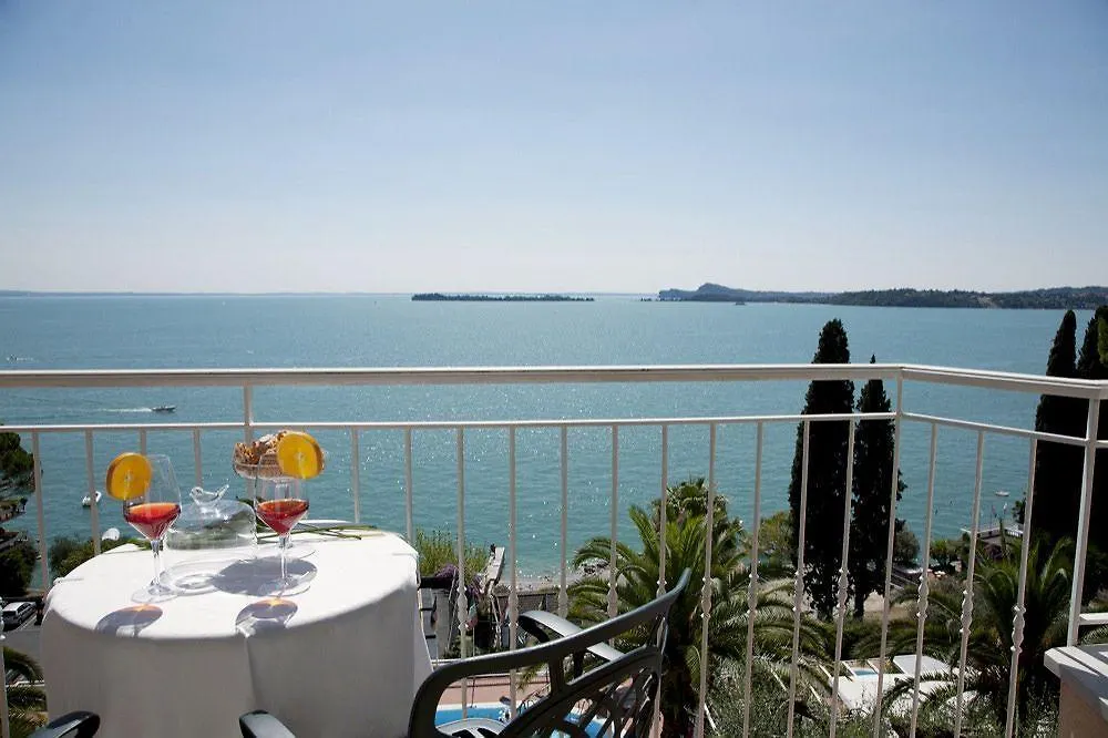 Hotel Villa Florida Suites&Suite Apartments Gardone Riviera 4*,