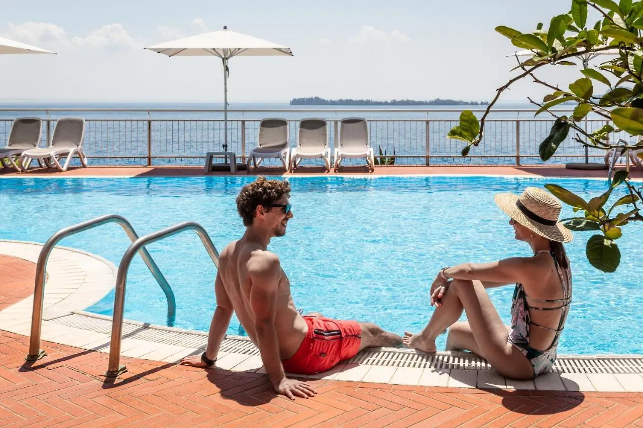 Hotel Villa Florida & Suite Apartments Gardone Riviera 4*,  Itálie