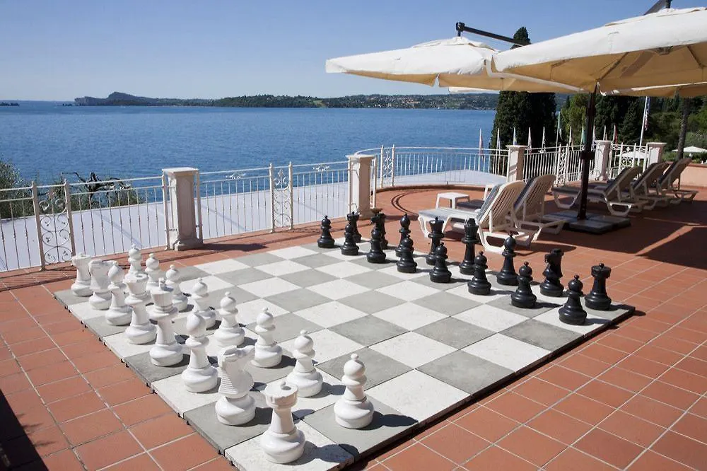 Hotel Villa Florida & Suite Apartments Gardone Riviera 4*,