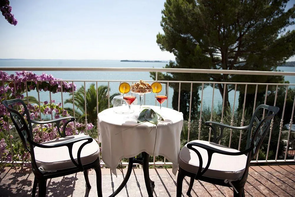 Hotel Villa Florida Suites&Suite Apartments Gardone Riviera 4*,  Italia